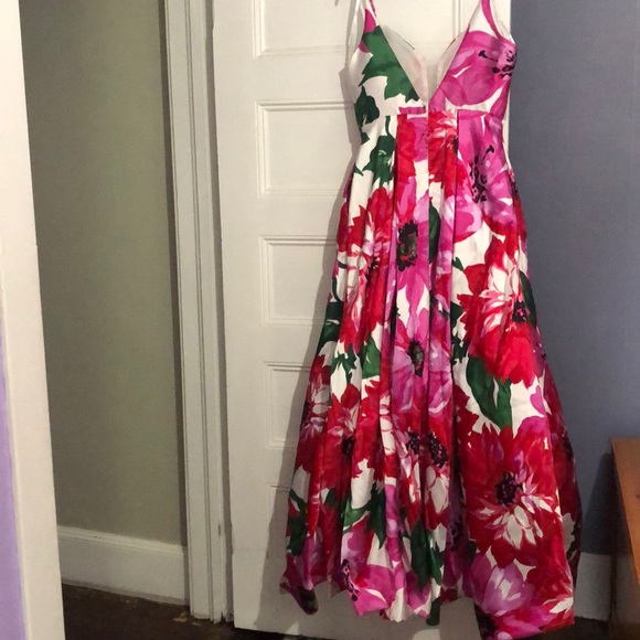 Prom dress - Picture 2 of 3